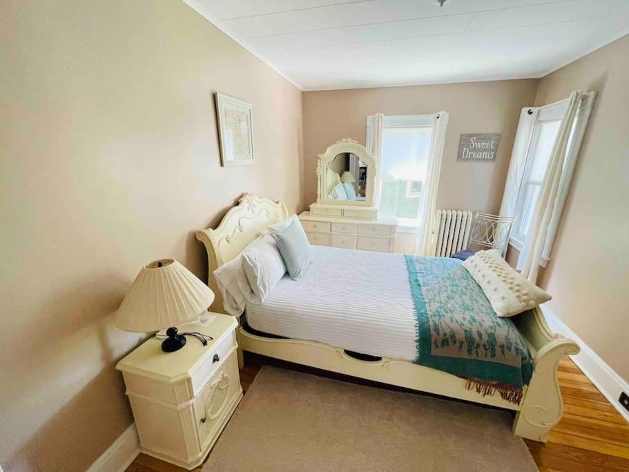 Delightful 2Br Apartment With Balcony - 15 Min From Mohegan Sun- Foxwoods Casinos & Mystic New London Exterior photo