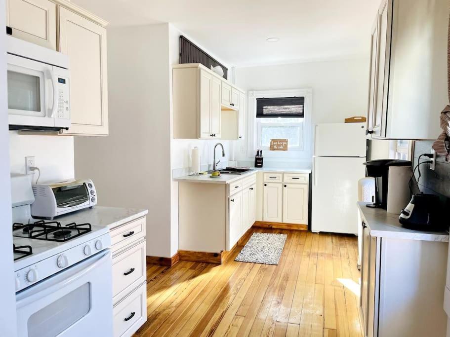 Delightful 2Br Apartment With Balcony - 15 Min From Mohegan Sun- Foxwoods Casinos & Mystic New London Exterior photo