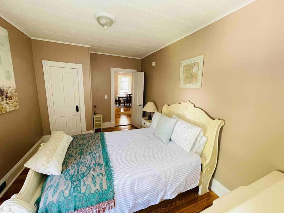 Delightful 2Br Apartment With Balcony - 15 Min From Mohegan Sun- Foxwoods Casinos & Mystic New London Exterior photo